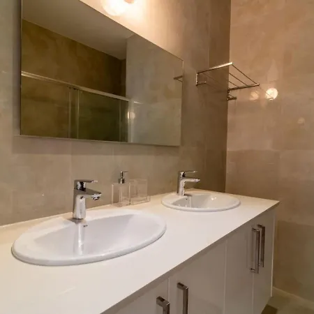 Hébergement de vacances Townhouse Olivia - Modern Seaview Retreat With Private Pool *