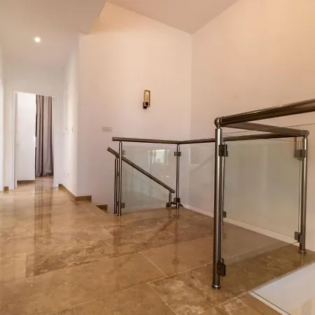 Townhouse Olivia - Modern Seaview Retreat With Private Pool Дом отдыха Пафос