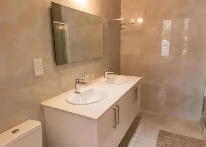 Townhouse Olivia - Modern Seaview Retreat With Private Pool