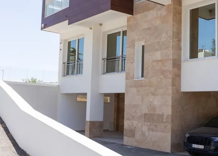 Tatil Evi Townhouse Olivia - Modern Seaview Retreat With Private Pool Pafos