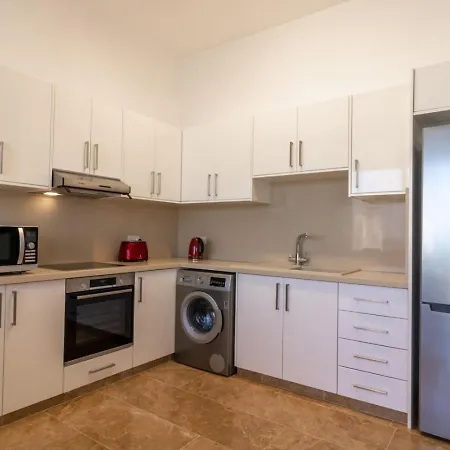 Townhouse Olivia - Modern Seaview Retreat With Private Pool *