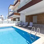 Townhouse Olivia - Modern Seaview Retreat With Private Pool פאפוס